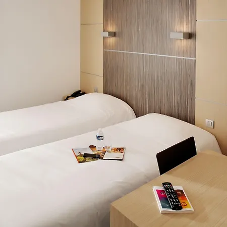 Hotell The Originals City, Le Caussea, Castres (Tarn)