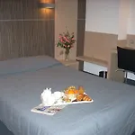 فندق The Originals City, Le Caussea, كاسْتْرْ