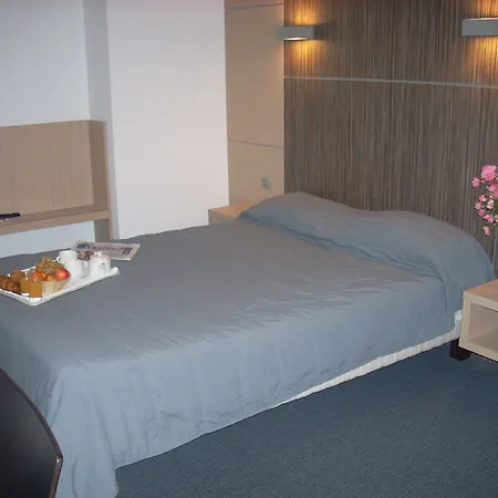 Hotell The Originals City, Le Caussea,