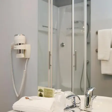Hotell The Originals City, Le Caussea,