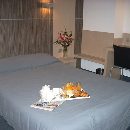 Hotell The Originals City, Le Caussea, Castres (Tarn)